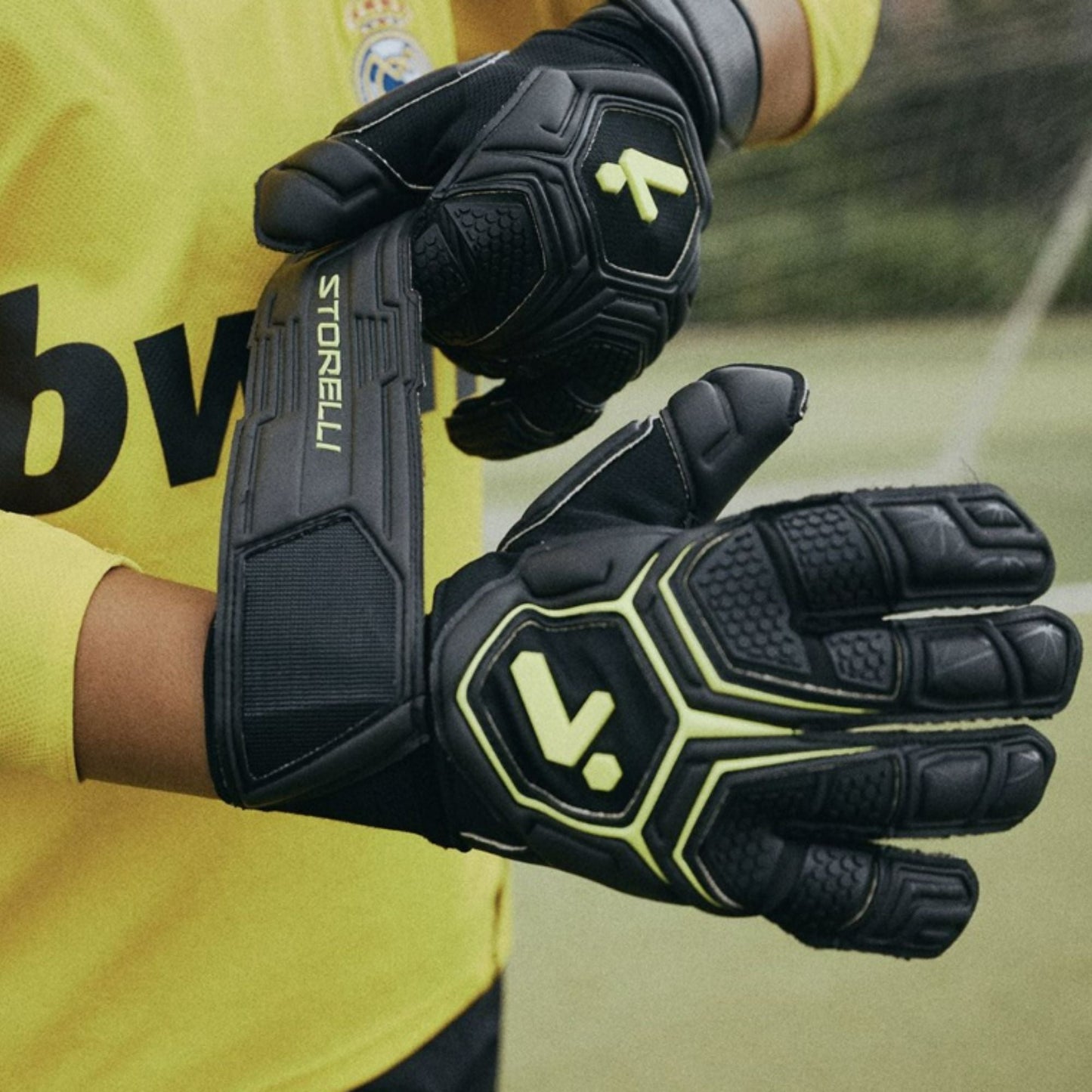 Goalkeeper Gloves - Gladiator Pro v3 by Storelli Goalkeeper gloves ITASPORT