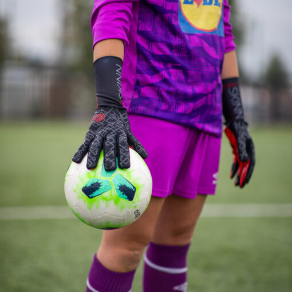 Goalkeeper Gloves – Skinn Dry by GGlab