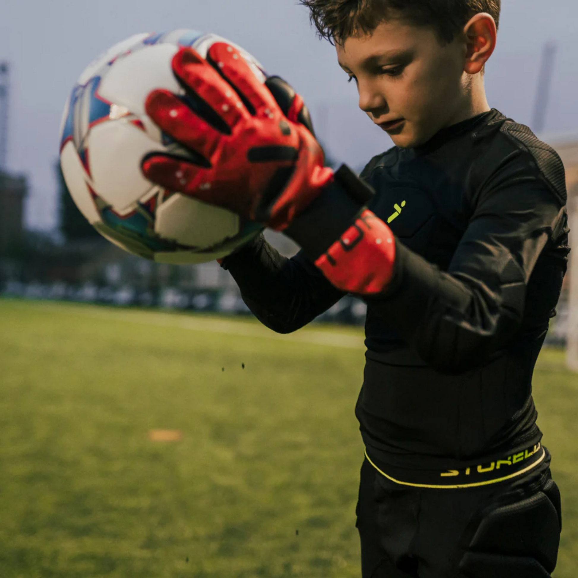 Challenger Youth GK Gloves Red Circuit - ITASPORT TEAMWEAR