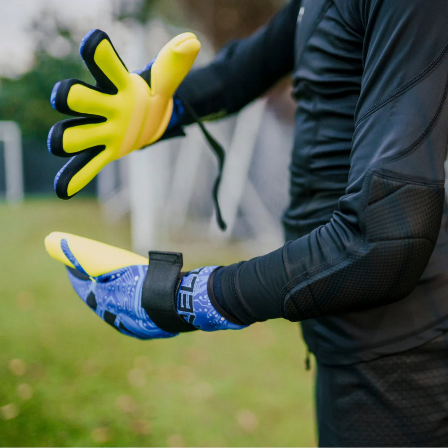 Challenger Youth GK Gloves Red Circuit - ITASPORT TEAMWEAR